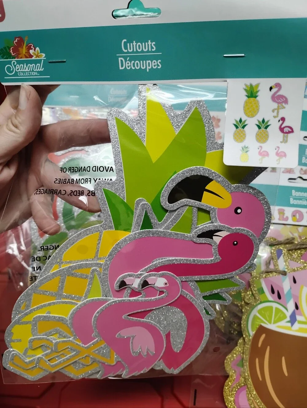 Tropical Flamingo Party Tablecloths & Banners